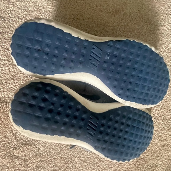 Women’s Nike Juvenate Sneaker - Picture 7 of 8